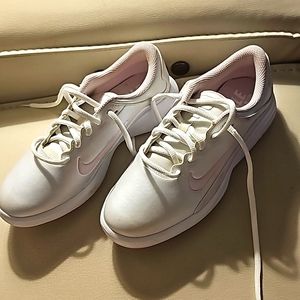 Golf shoes